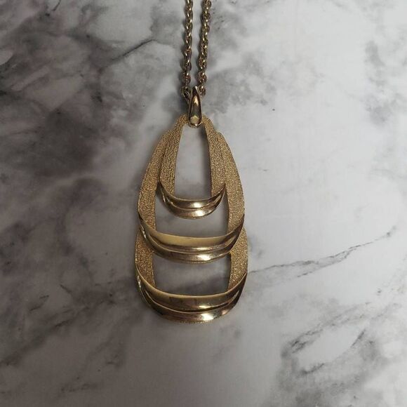 Vintage Gold Tone Brushed Smooth Textures Pendant Necklace - Picture 5 of 10